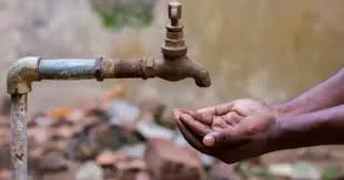 हीरानगर में नलकूर खराब, टैंकरो से पानी की सप्लाई        