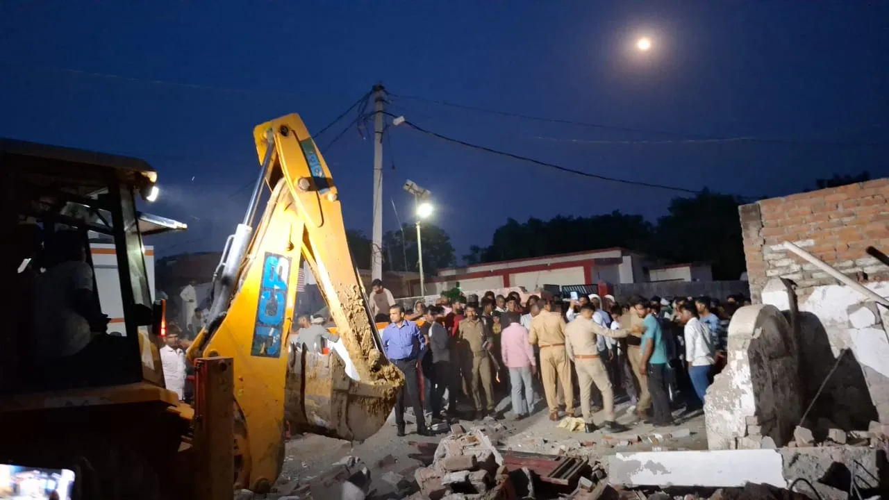 बदायूं: आतिशबाजी में ब्लास्ट से गिरा मकान का लिंटर, दो की मौत, दो बच्चे घायल