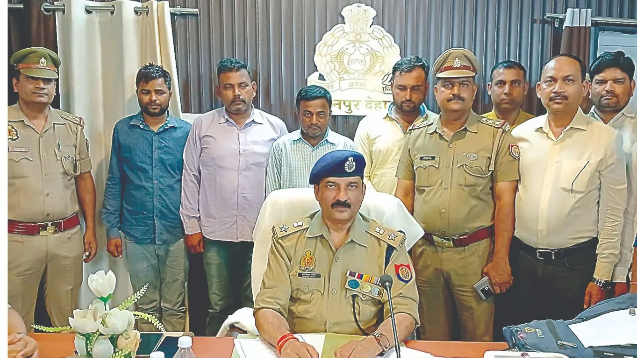 कानपुर देहात में फ्रेंचाइजी का लालच देकर ठगने वाले शातिर गिरफ्तार: गांव-गांव घूमकर बनाते निशाना, ये माल हुआ बरामद