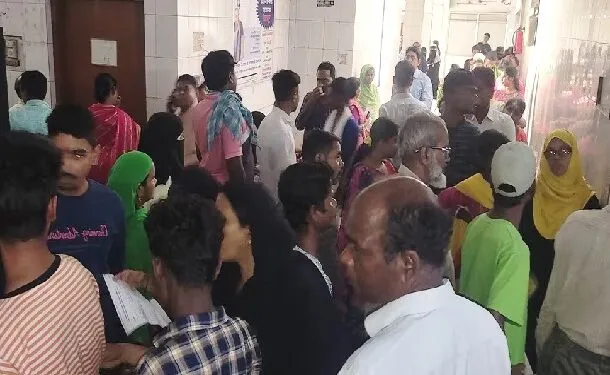 अस्पतालों की इमरजेंसी में उमड़ी मरीजों की भीड़        
