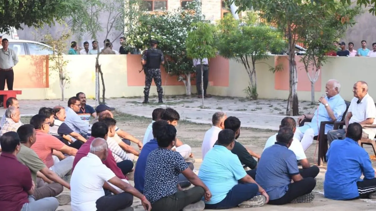 कानपुर में सरसंघचालक डॉ. मोहन भागवत बोले- हिंदू परिवार दिन में एक बार साथ बैठकर खाना जरूर खाएं...