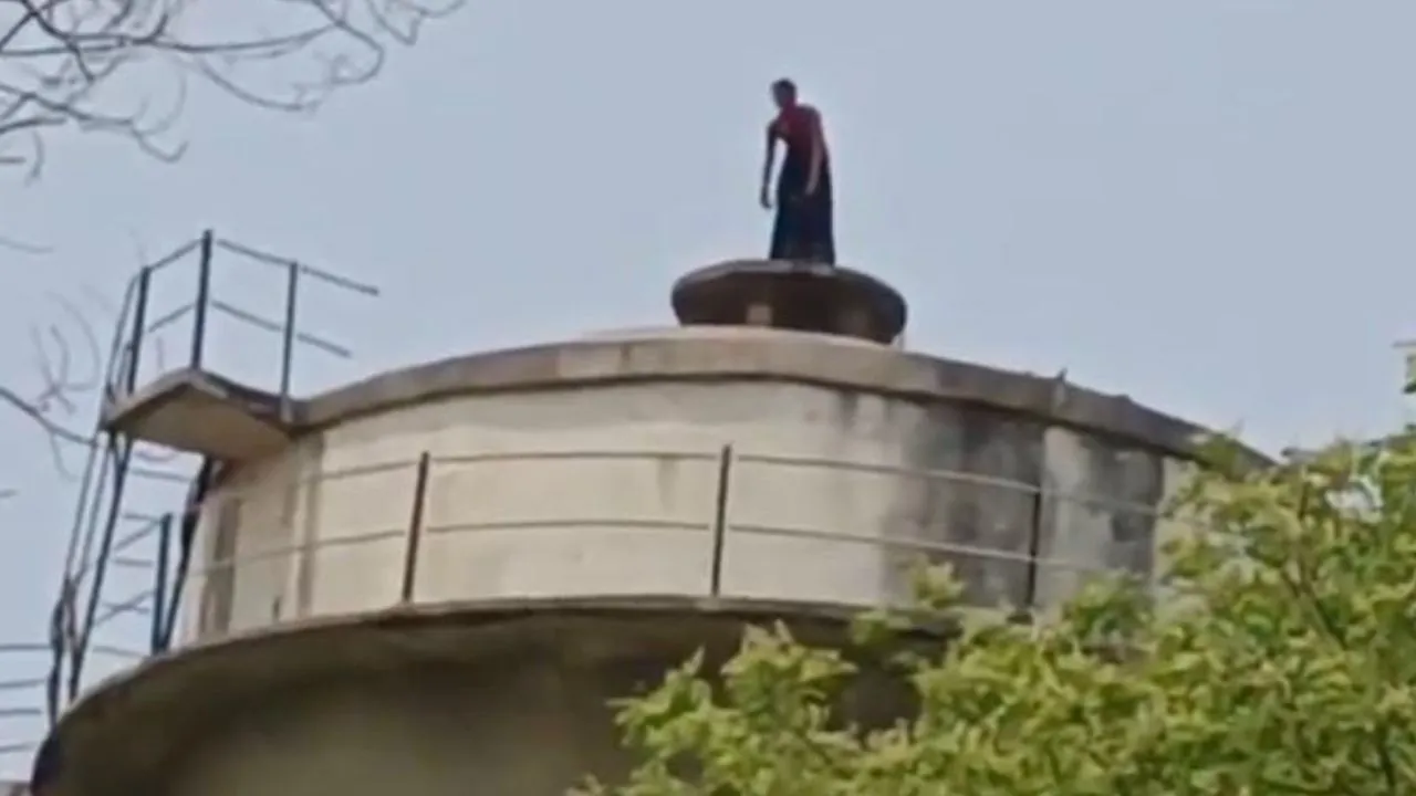 Hamirpur News: महिला का पानी की टंकी के ऊपर चढ़कर हाईवोल्टेज ड्रामा, पति बाेला- गर्मियों में परेशान करने लगती