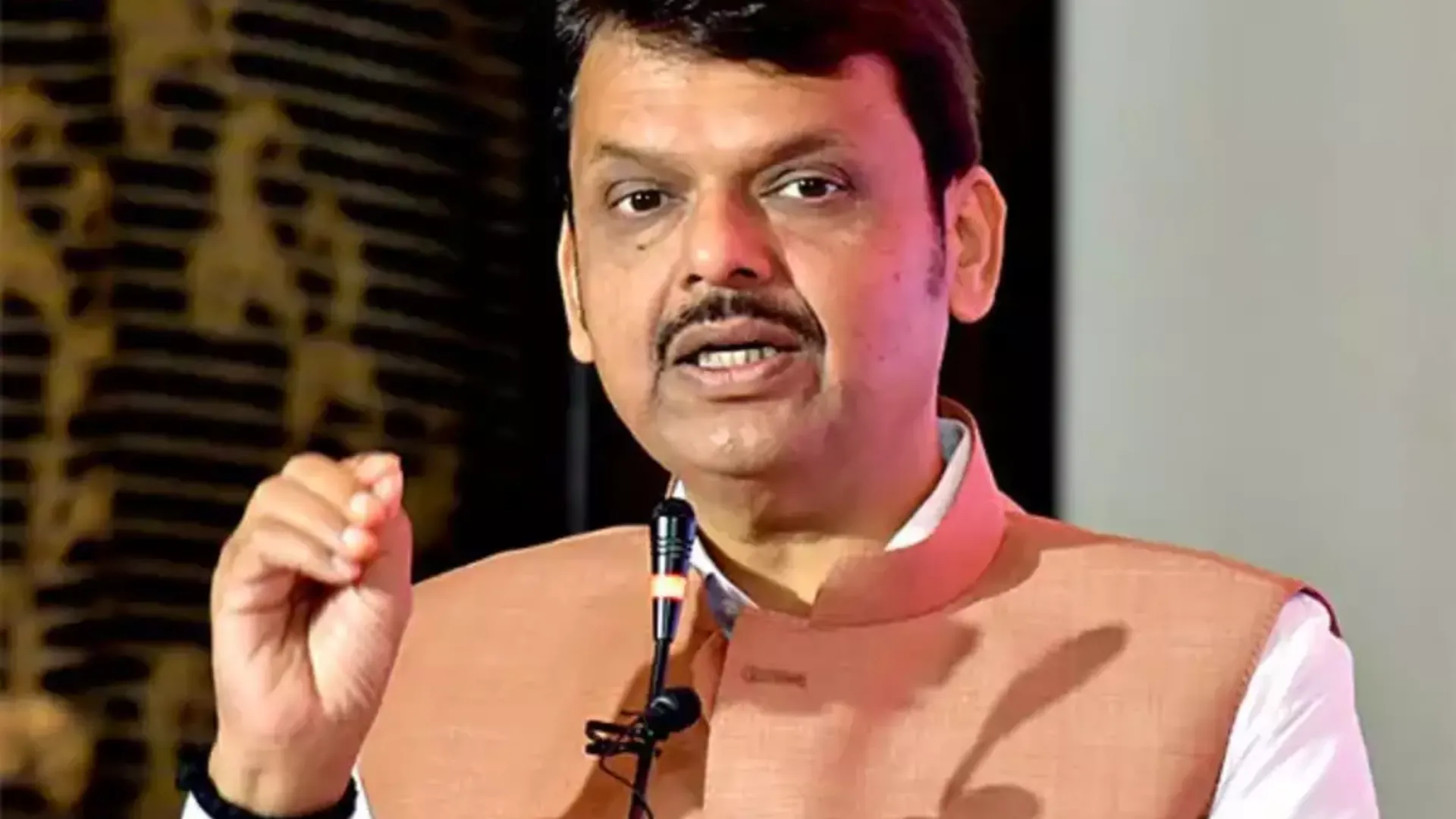 CM देवेंद्र फडणवीस को बॉम्बे हाई कोर्ट का नोटिस जारी, चुनाव के दौरान खामियों और भ्रष्ट आचरण का आरोप