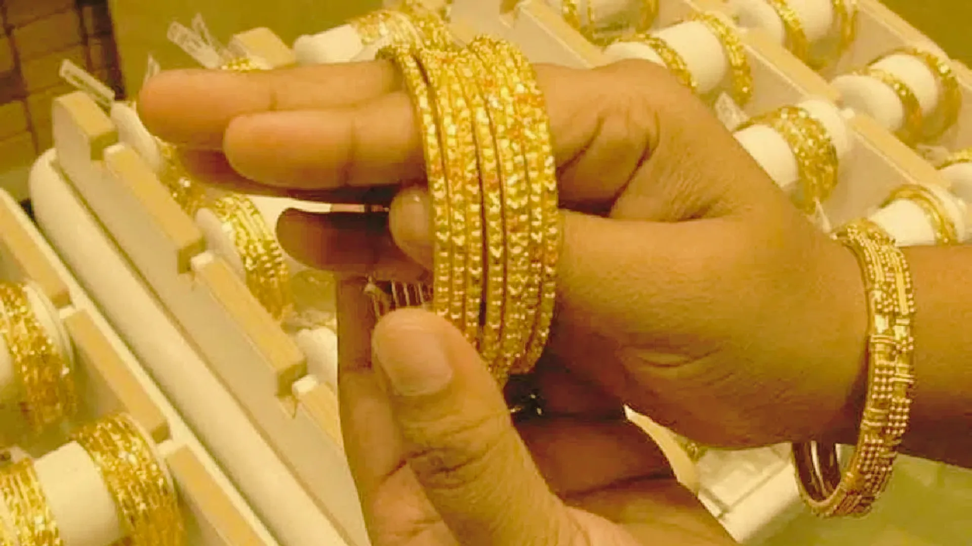 क्या सोने की कीमतों में उछाल से मांग में होगा कोई असर? क्या कहते हैं विशेषज्ञ जानिए  