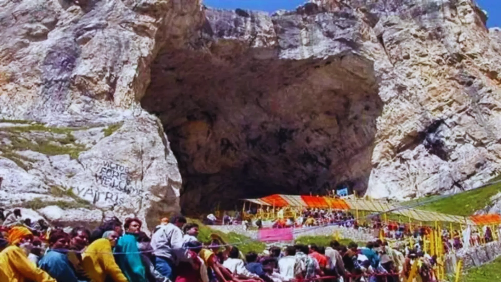 अमरनाथ यात्रियों के हौसले बुलंद, बोले - कायर आतंकियों से सेना निपटेगी, हम तो बाबा के दर्शन को तैयार