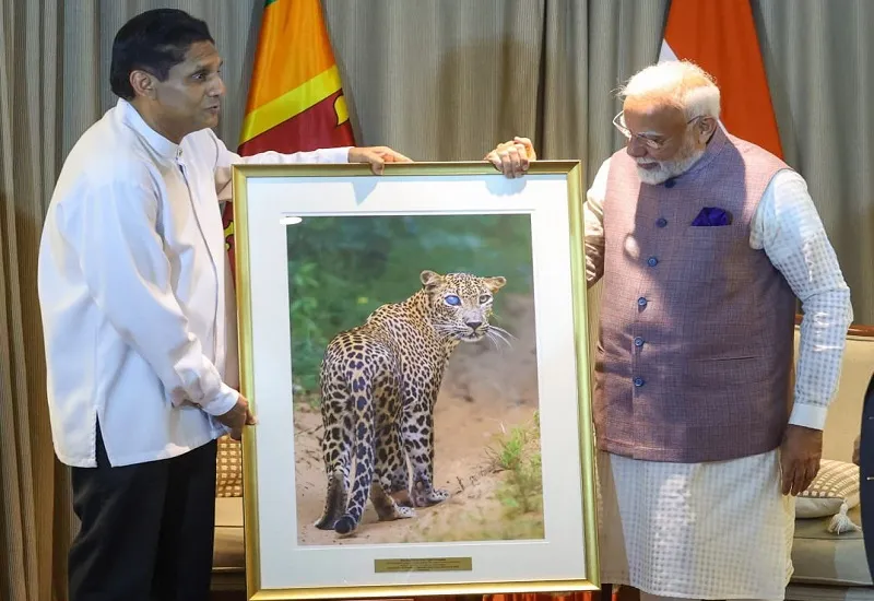 Sri Lanka : साजिथ प्रेमदासा ने पीएम मोदी को भेंट की तेंदुए की तस्वीर की बयां की कहानी, बोले-गौरवान्वित महसूस कर रहा हूं 