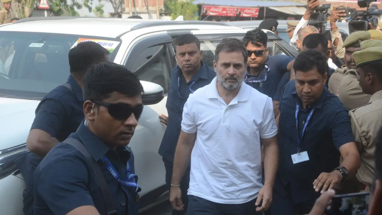 कानपुर में राहुल गांधी मृतक शुभम के परिजनों से मिले...दी सांत्वना: रो-रोकर पत्नी ऐशन्या ने बताई पूरी घटना