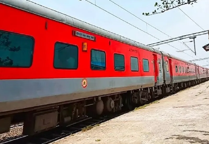 कानपुर: ट्रेनों में बेवजह चेन पुलिंग करने वाले 3228 यात्रियों को जेल