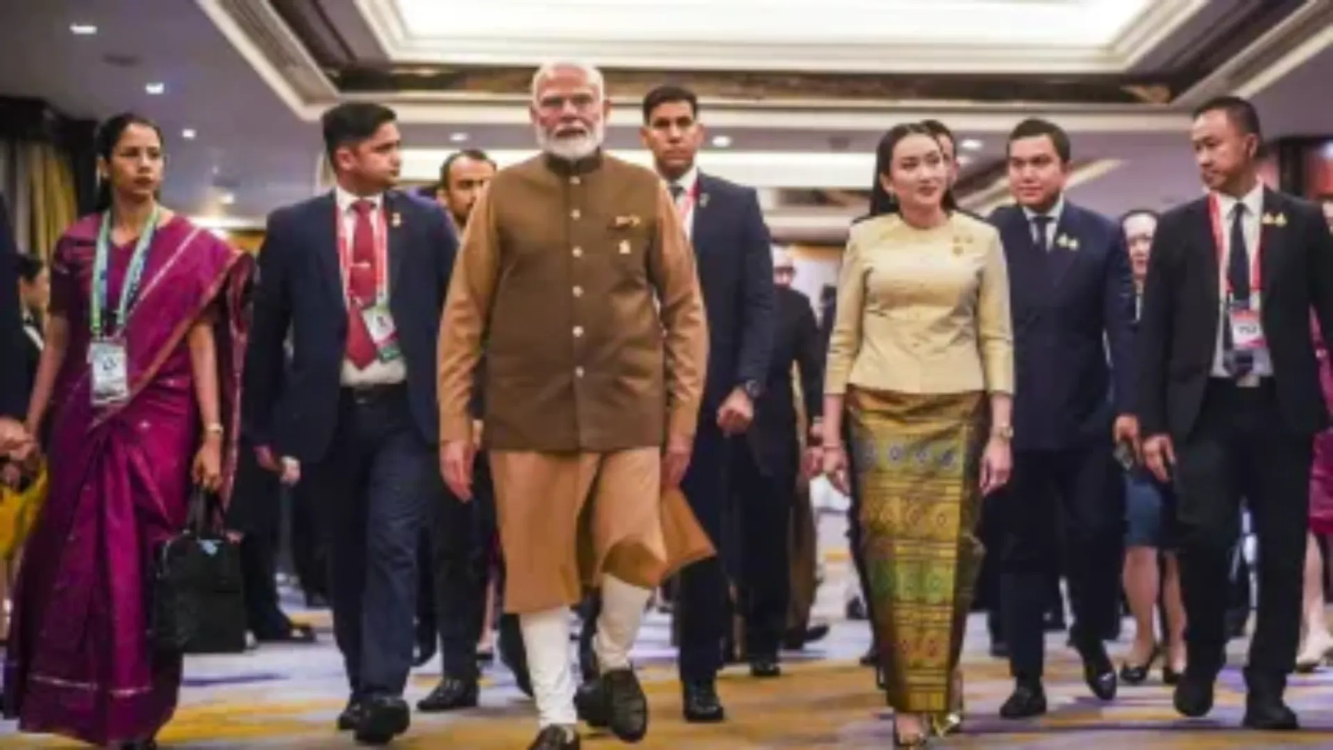 थाइलैंड के बाद अब श्रीलंका के लिए रवाना हुए प्रधानमंत्री मोदी