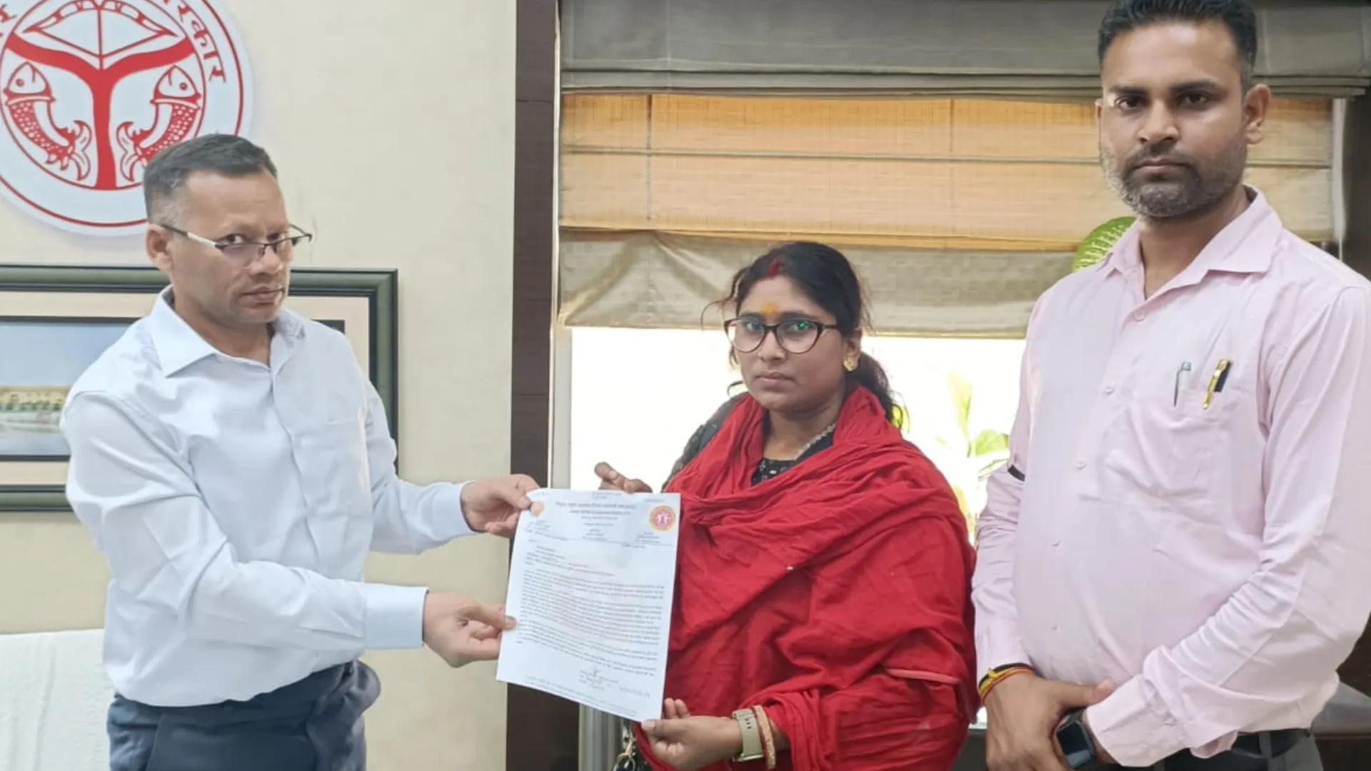 लखनऊ: डीएम कुशीनगर के निर्देश के बाद संविदा कर्मियों में आक्रोश, मुख्यमंत्री को भेजा पत्र, न्याय की लगाई गुहार