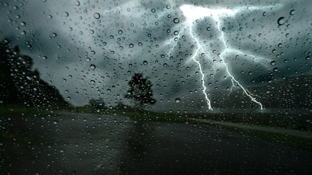 UP Weather News : यूपी में आंधी-बारिश का अलर्ट, पश्चिमी हिस्सों में तेज हवाओं की चेतावनी 