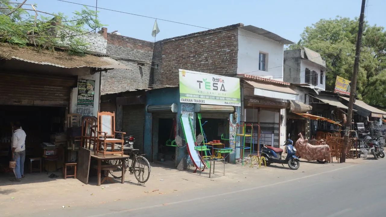 कानपुर में वक्फ संपत्तियों पर तनीं इमारतें, बिल्डरों ने कमाए करोड़ों; बकरमंडी में वक्फ किए गए कई कब्रिस्तानों को हजम कर गए