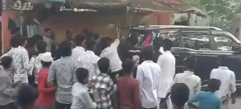 उन्नाव: निराला पार्क के पास दो पक्षों में हुई जमकर मारपीट, वीडियो वायरल 