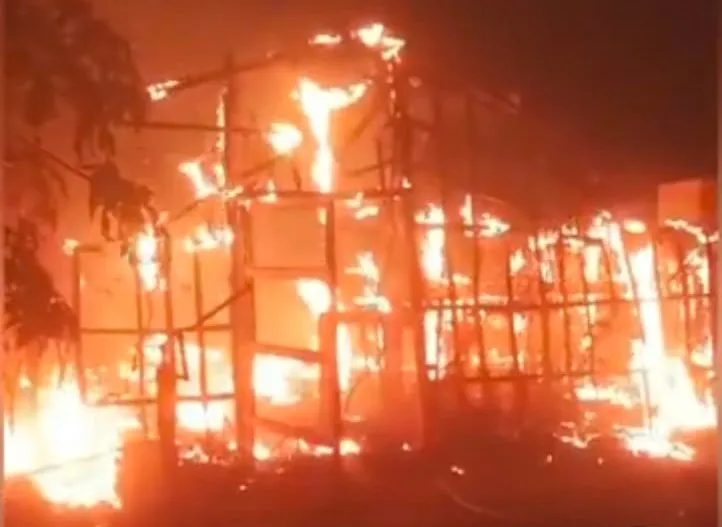 लखीमपुर-खीरी: मुर्गी फार्म में लगी भीषण आग 1700 चूजों की जिंदा जलकर मौत