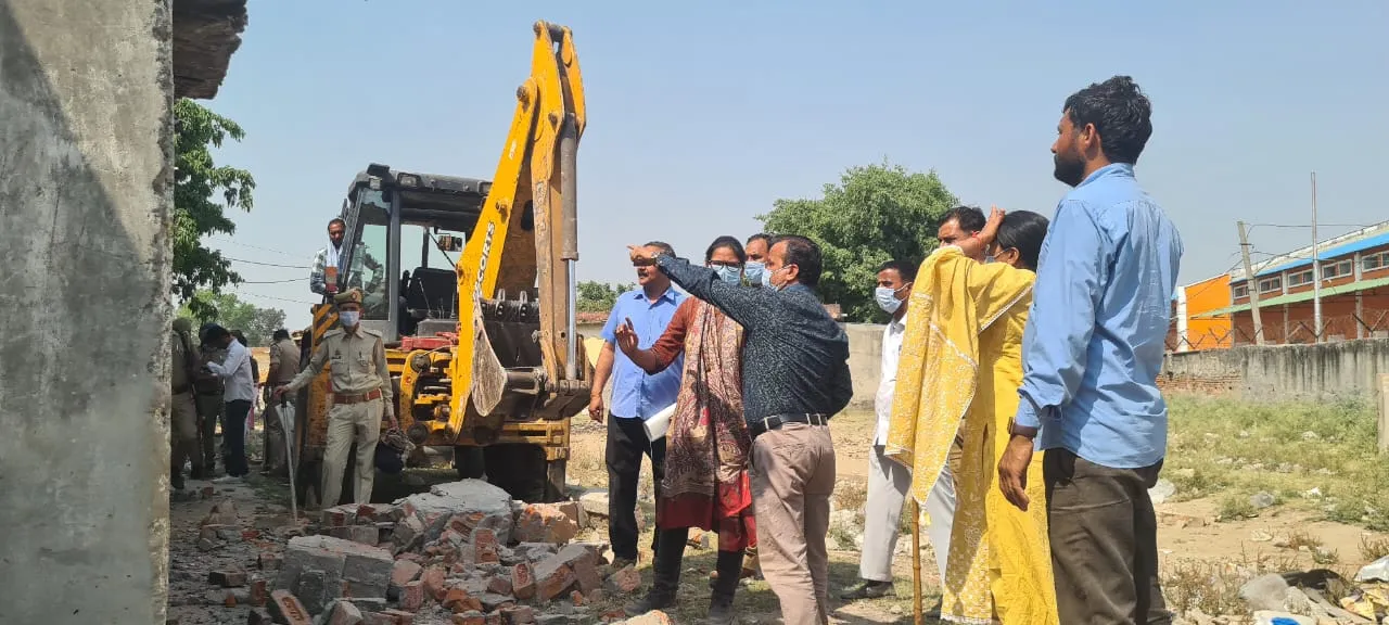 मुरादाबाद: 30 से अधिक अवैध निर्माण पर चला बुलडोजर, दो मंजिला निर्माण भी किया ध्वस्त