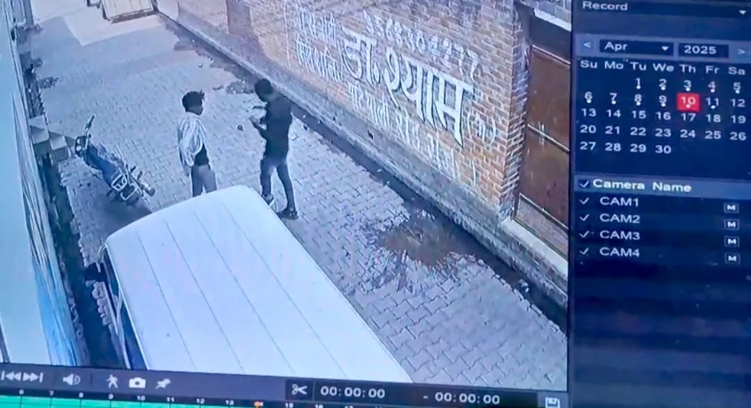 कासगंज: बाइक चुराई, पेट्रोल नहीं डलवाया...युवकों ने दौड़कर चोर को दबोचा