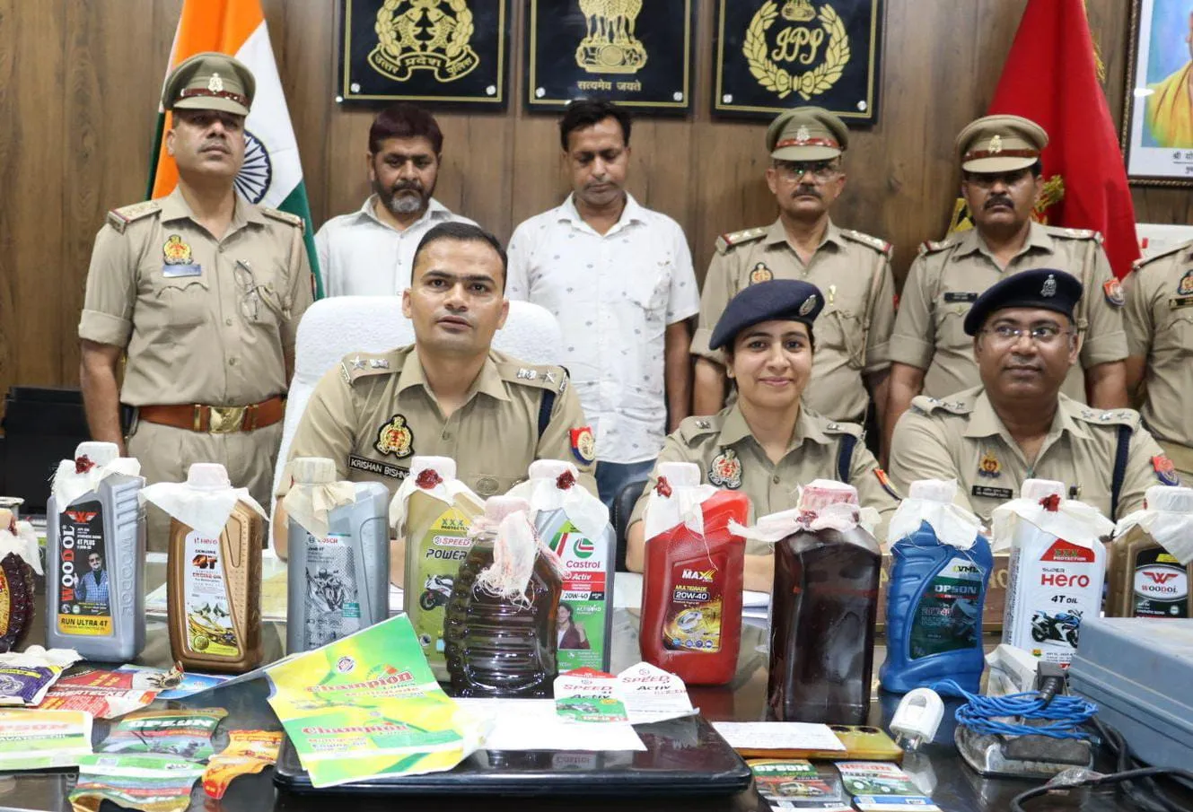 संभल: नकली मोबिल ऑयल की दो फैक्ट्रियों का भंडाफोड़, दो गिरफ्तार