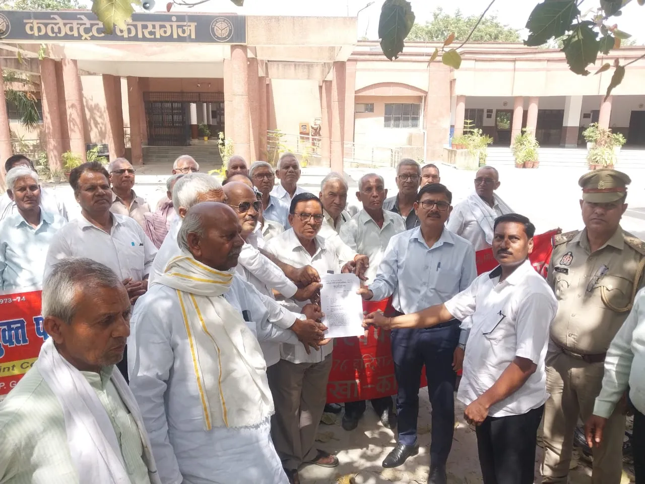 कासगंज: पेंशनरों ने फाइनेंशियल बिल 2025 के विरोध में किया प्रदर्शन