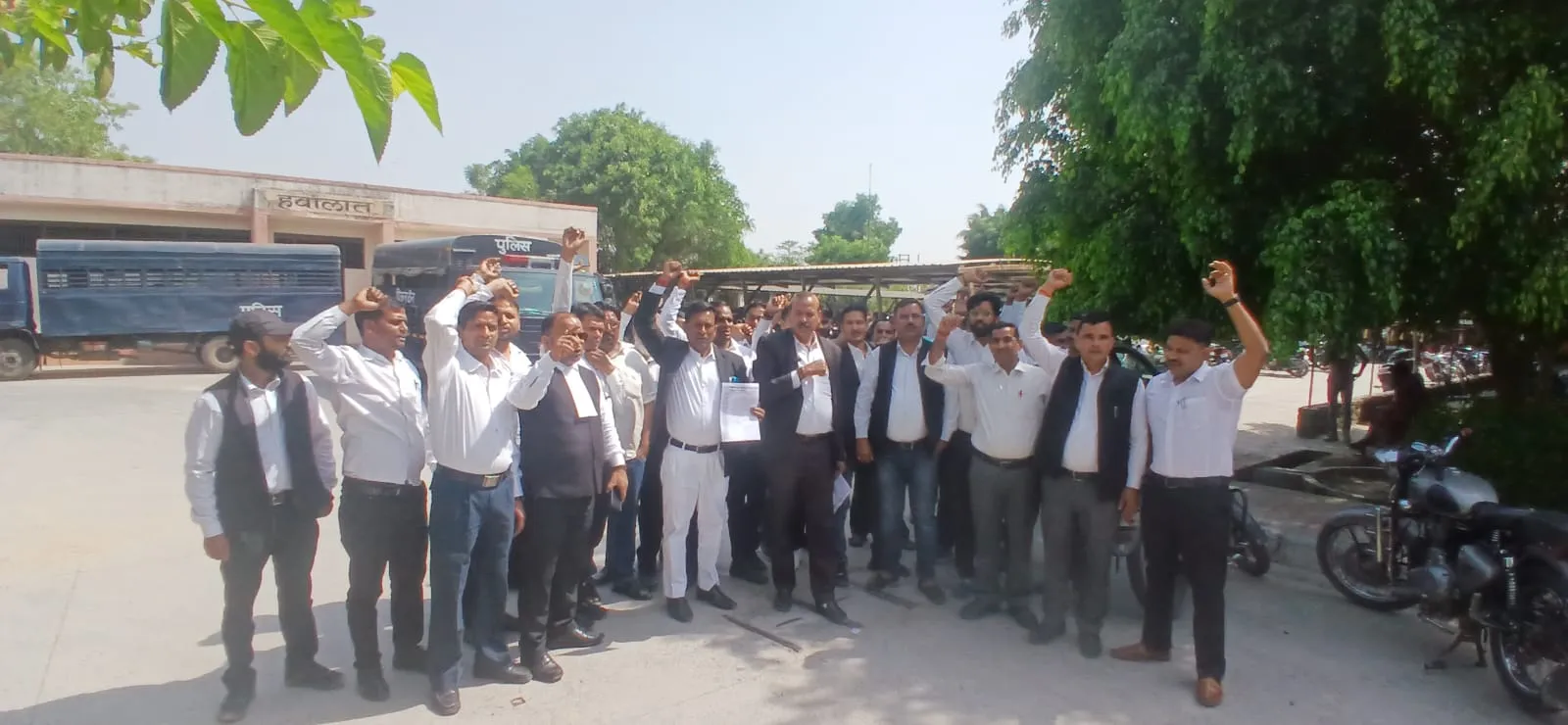 कासगंज: पहलगाम में हुई पर्यटकों की हत्या से अधिवक्ताओं में आक्रोश, केंद्र सरकार से की ये मांग