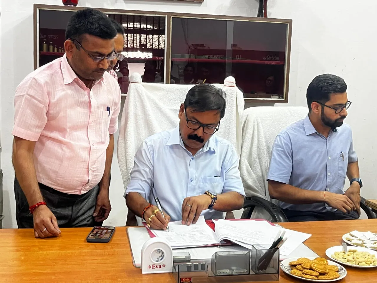 Bareilly News: नवागत जिलाधिकारी अविनाश सिंह ने संभाला कार्यभार