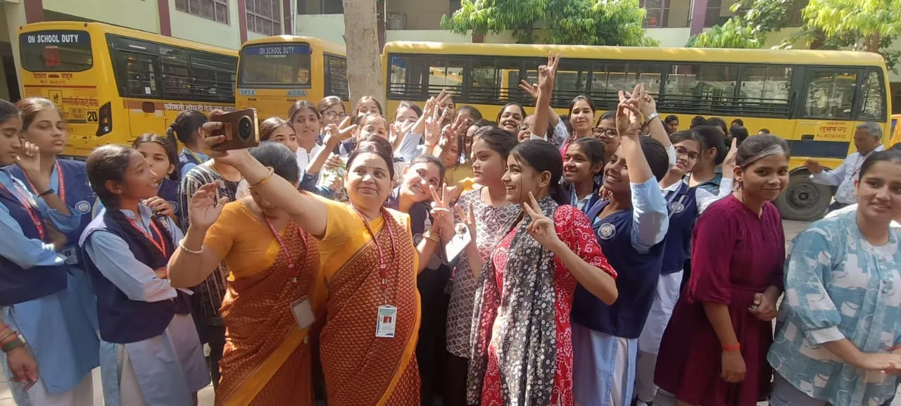 UP Board Result: कासगंज में 12वीं की छात्राओं का रहा जलवा, 10वीं में छात्रों ने मारी बाजी