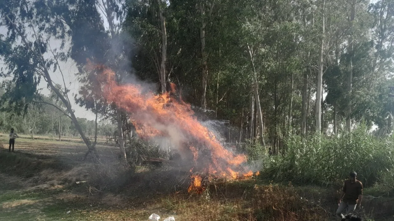 बाराबंकी : एक साथ उठीं तीन अर्थी, नम आंखों ने दी अंतिम विदाई