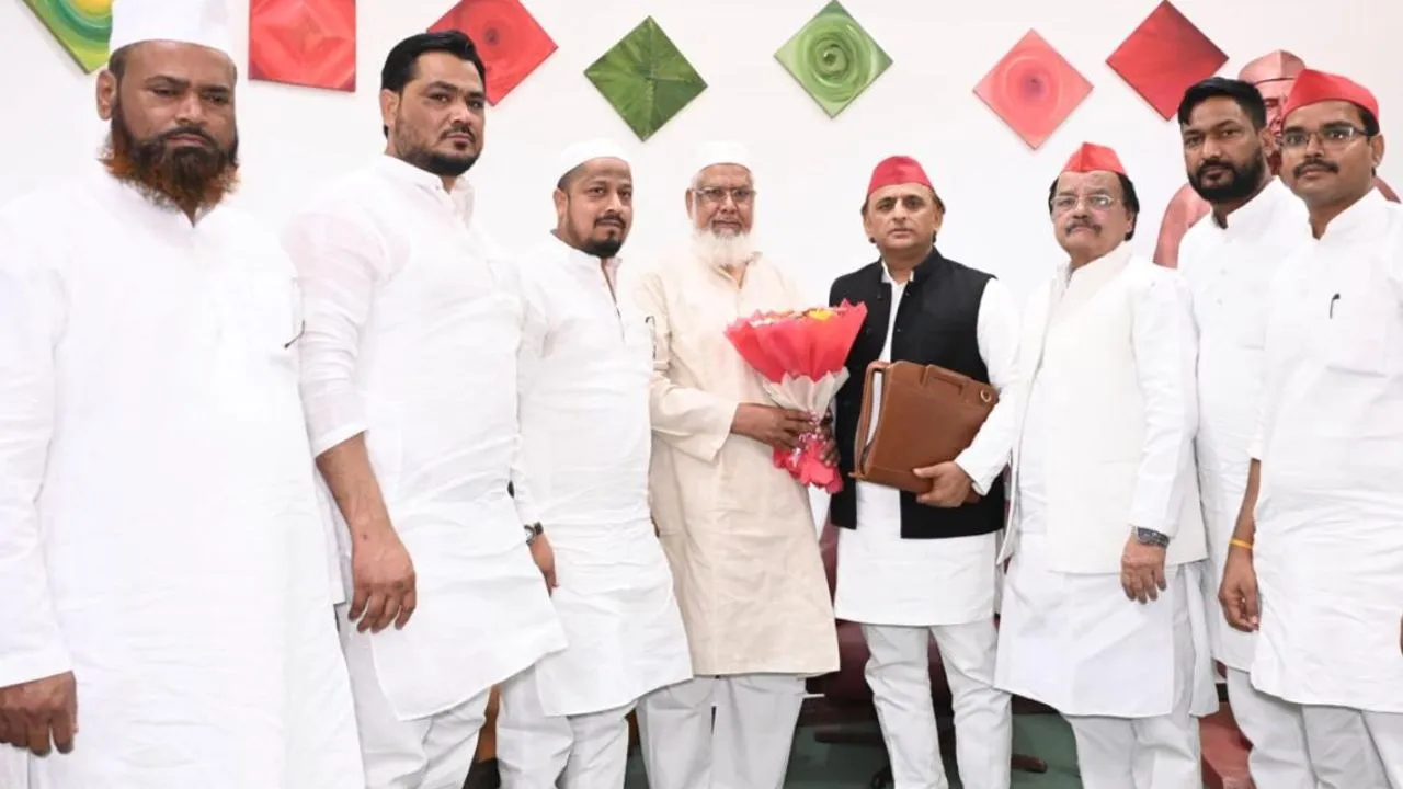 लखनऊ में अखिलेश यादव से कानपुर के सपा के प्रतिनिधिमंडल ने की मुलाकात, बोले- भाजपा को नहीं डालने देंगे भाईचारें में दरार...