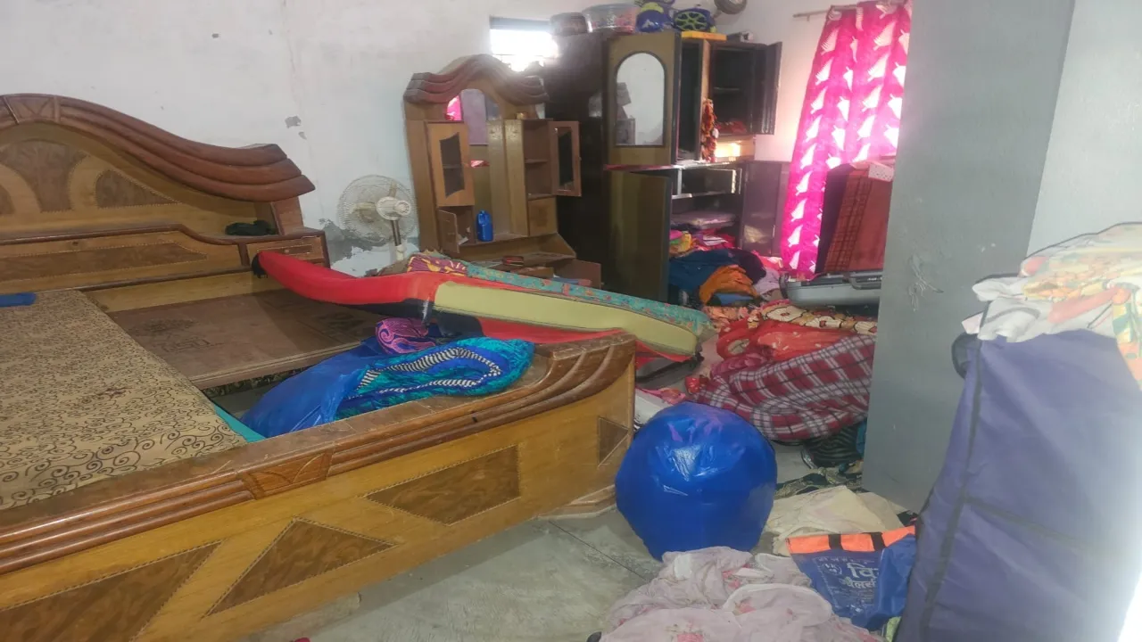 Theft in Ayodhya : विधायक के गांव में चोरी, 30 हजार नकद व लाखों के आभूषण चुराए