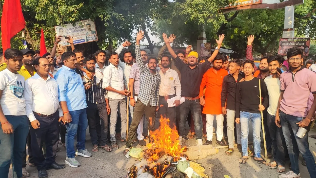 Pahalgam Terror Attack : पाकिस्तान का पुतला फूंका, पढ़ी हनुमान चालीसा..बदस्तूर जारी विरोध प्रदर्शन