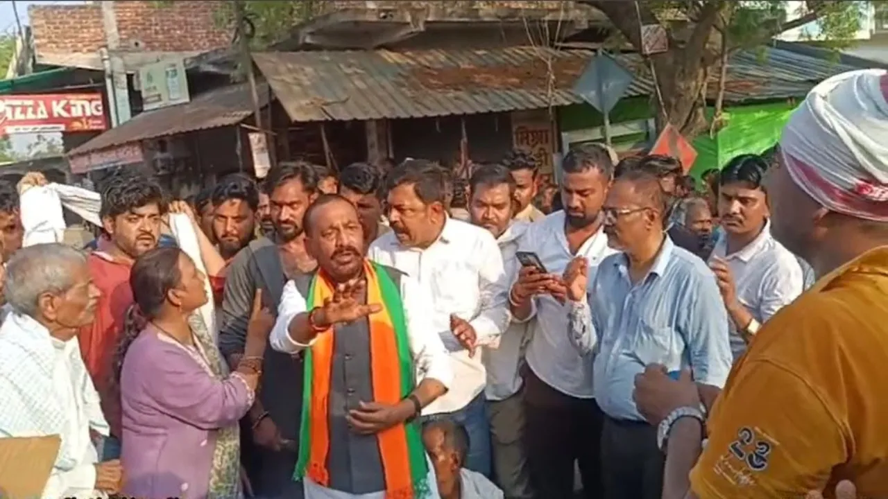 रायबरेली : हत्यारोपी के पिता की आत्महत्या पर बवाल, शव रखकर प्रदर्शन