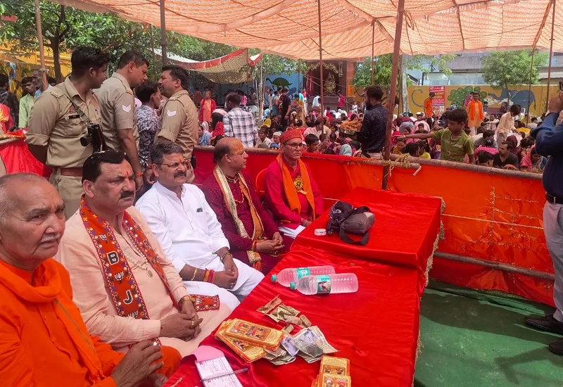 Moradabad : 'ईश्वर में आस्था व धैर्य रखने से समाप्त हो जाती है चिंता'