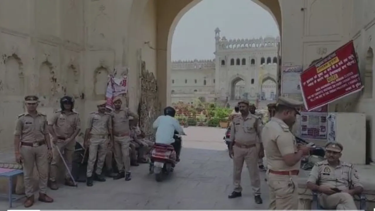 Wakf Amendment Bill : प्रदेश में यूपी पुलिस अलर्ट, लखनऊ में शांति से अदा हुई जुमे की नमाज, हेरिटेज जोन और टीले वाली मस्जिद पर SSB जवान मुस्तैद