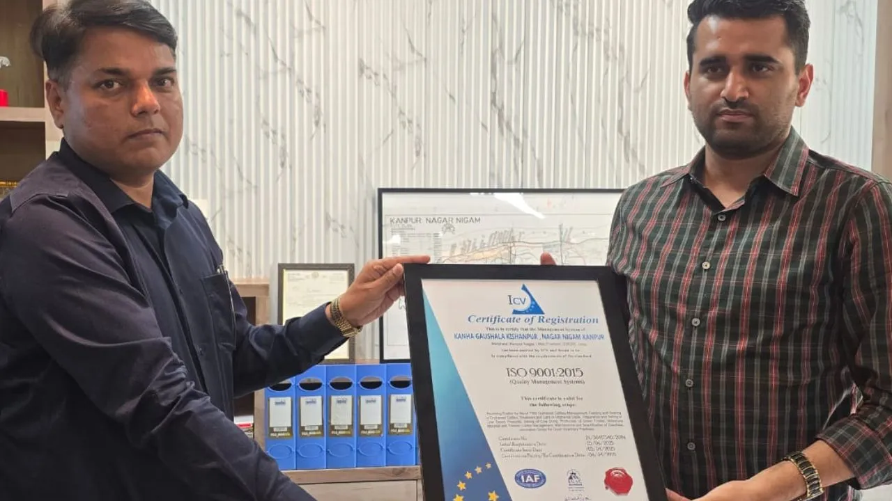 Kanpur; गौवंश को संरक्षित रखने पर कान्हा गौशाला को मिला प्रमाण पत्र; गौ काष्ठ गौ-मय दीपक का भी होता है निर्माण, हो रही आय