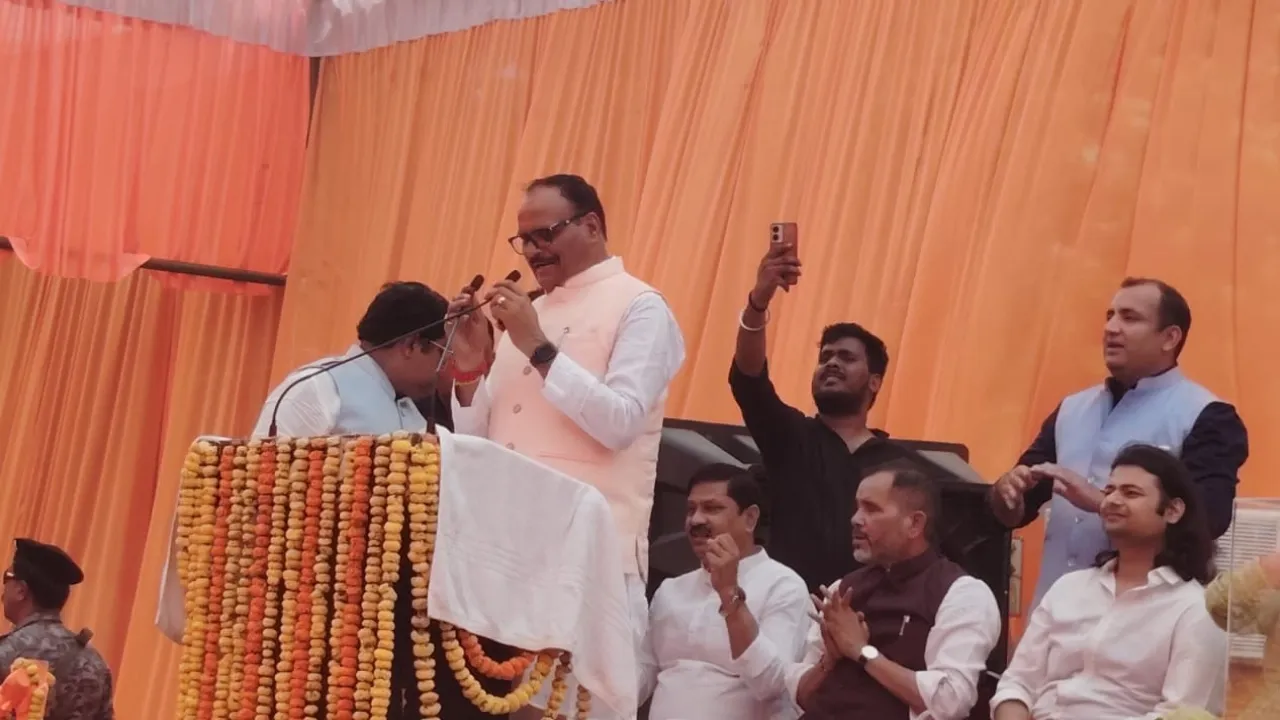 उप मुख्यमंत्री ने जिले के विकास कार्यों का फीता काट किया शुभारम्भ, बोले :- आमजन को मिले बेहतर स्वास्थ्य सेवाएं 