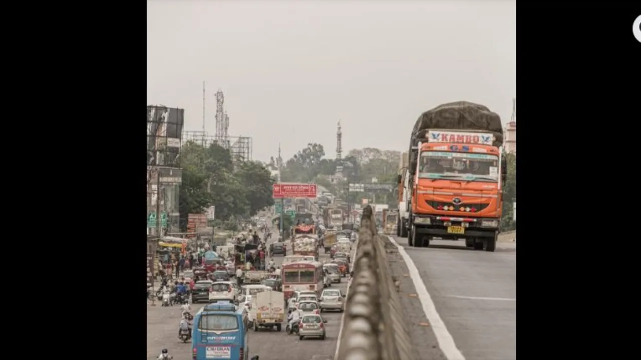 लखनऊ : कमता चौराहे के आसपास बदलेगी यातायात व्यवस्था, सुगम व सुरक्षित यात्रा के लिए पुलिस व पीडब्ल्यूडी ने किया बदलाव