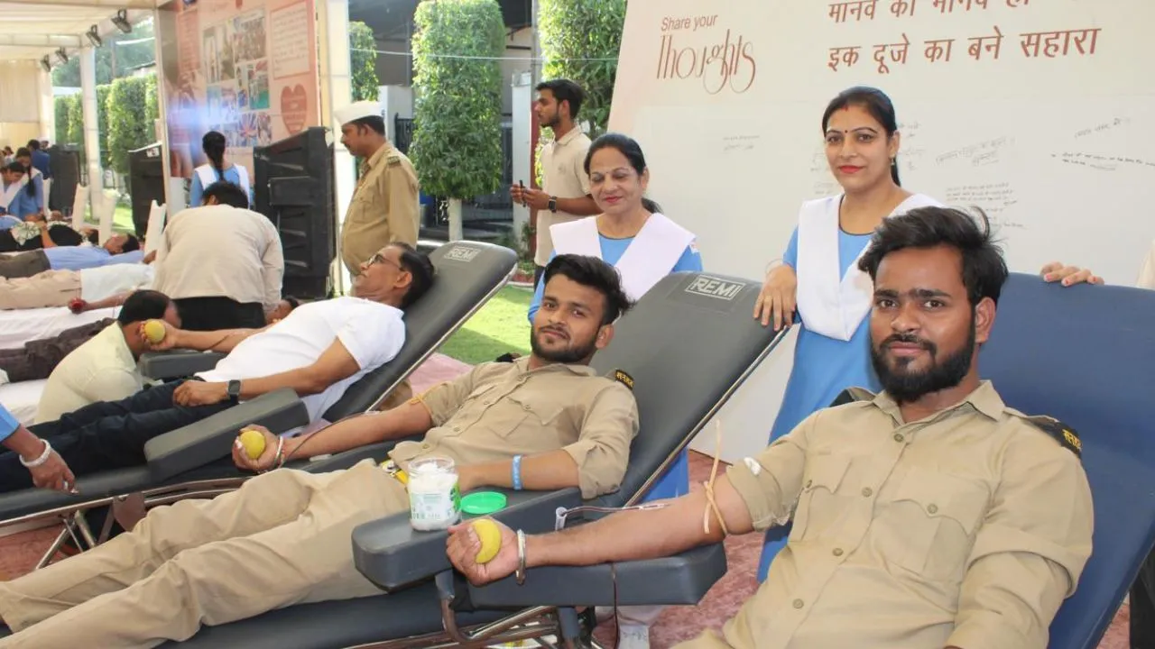 Kanpur: बाबा गुरबचन सिंह की पुण्य तिथि पर संत्संग भवन में लगा रक्तदान शिविर