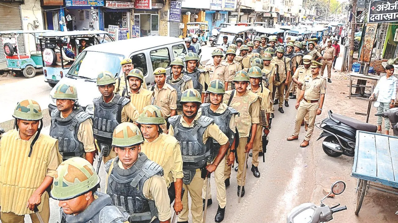 Kanpur: शहर में कड़ी सुरक्षा, छावनी बनी घनी आबादी, संसद में वक्फ संशोधन बिल पेश होने के मद्देनजर बढ़ी सतर्कता