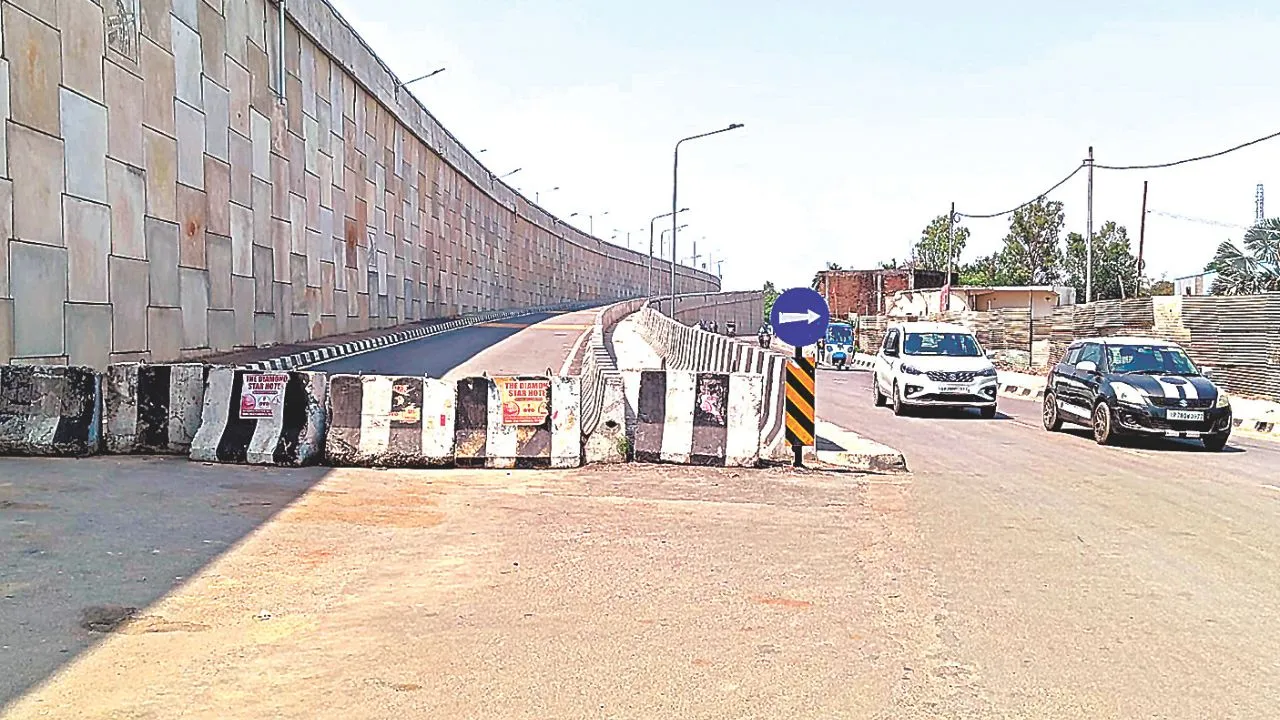 Kanpur: तीन मौतों के बाद नारामऊ कट कराया बंद, ब्लैक स्पॉट पर होगा सुधार कार्य