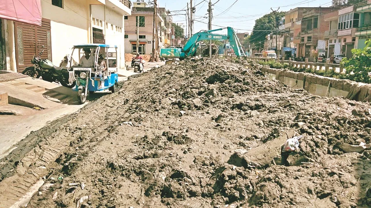 Kanpur: सीसामऊ समेत 30 बड़े नालों की सफाई शुरू, रोका जाएगा ठेकेदारों का 25 फीसदी भुगतान, शिकायतें बताएंगी कि नाला सफाई हुई या नहीं