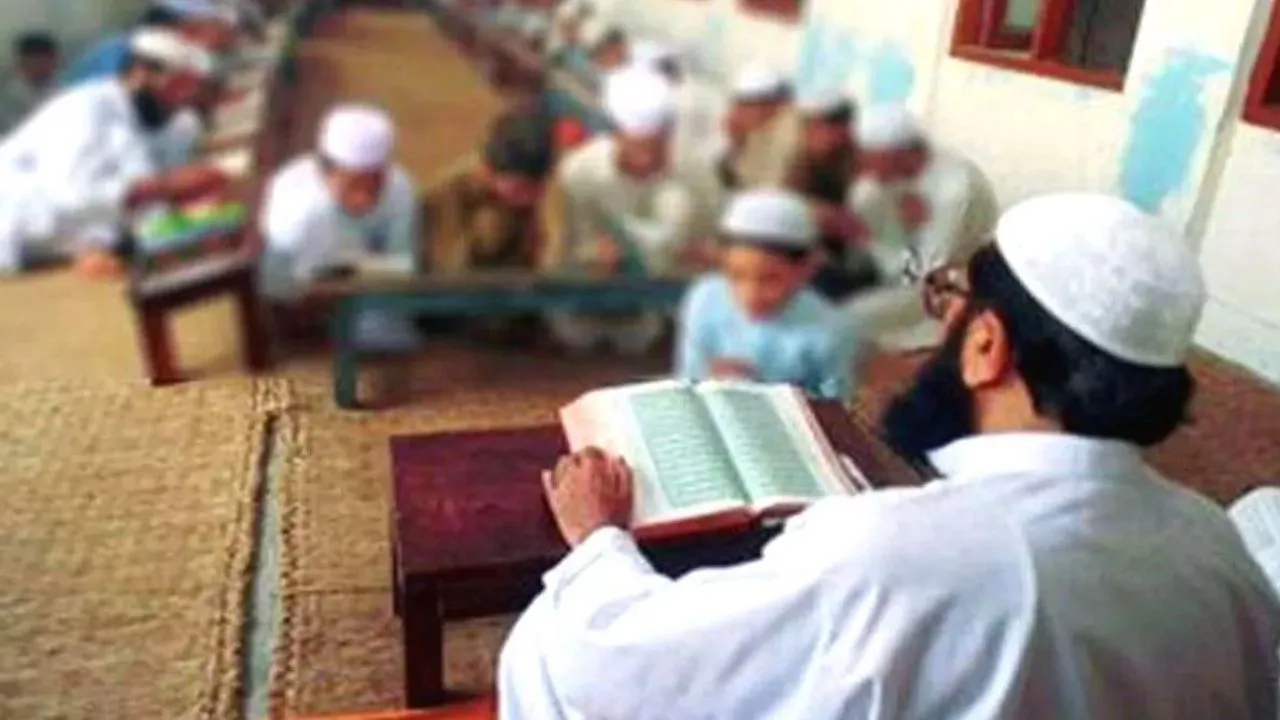 Kanpur: मदरसों में पढ़ाया जाएगा तकरीर करने का तरीका, हालात-ए-हाजिरा के मद्देनजर तमाम कक्षाओं की दी जाएगी दीनी तालीम