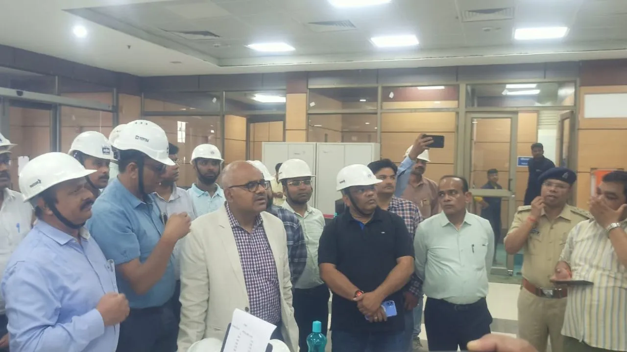 Kanpur में PM मोदी व CM योगी के आगमन को लेकर अलर्ट मोड पर पुलिस-प्रशासन: DM ने पनकी पॉवर प्लांट का किया निरीक्षण