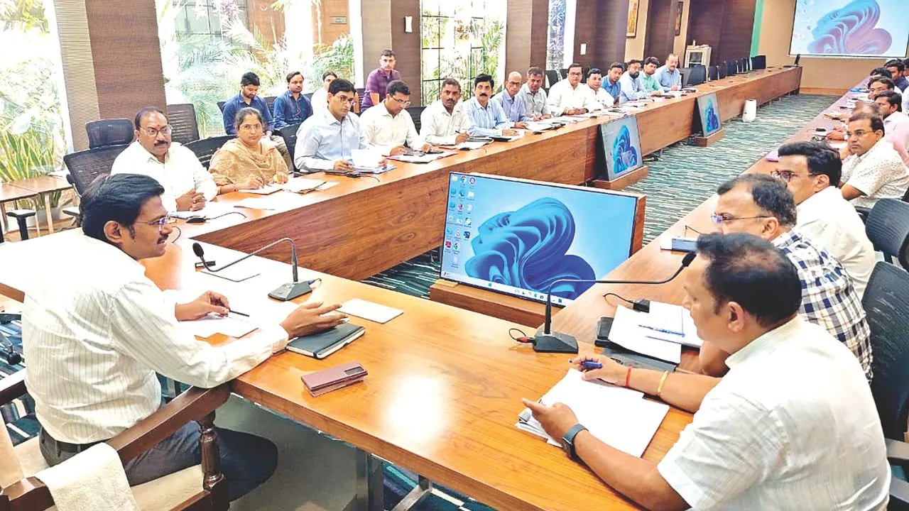 गेहूं खरीद में लापरवाही बरती तो होगी कार्रवाई; कानपुर में मंडलायुक्त ने अधिकारियों को दिए निर्देश, कहा- किसानों की सहायता में कमी न होने पाए