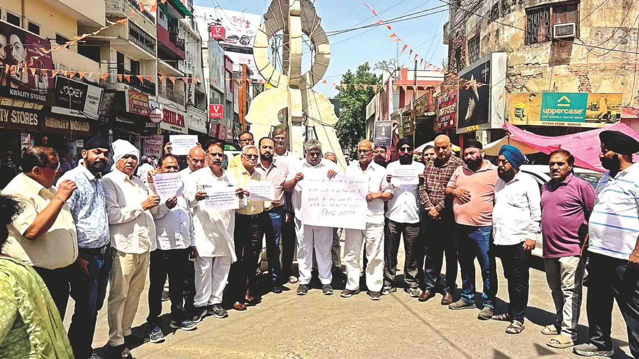 कानपुर में व्यापारियों का प्रदर्शन 2