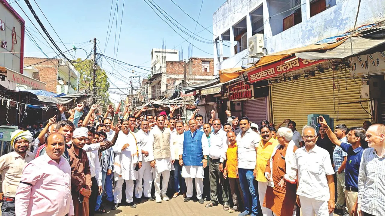 कानपुर में व्यापारियों का प्रदर्शन