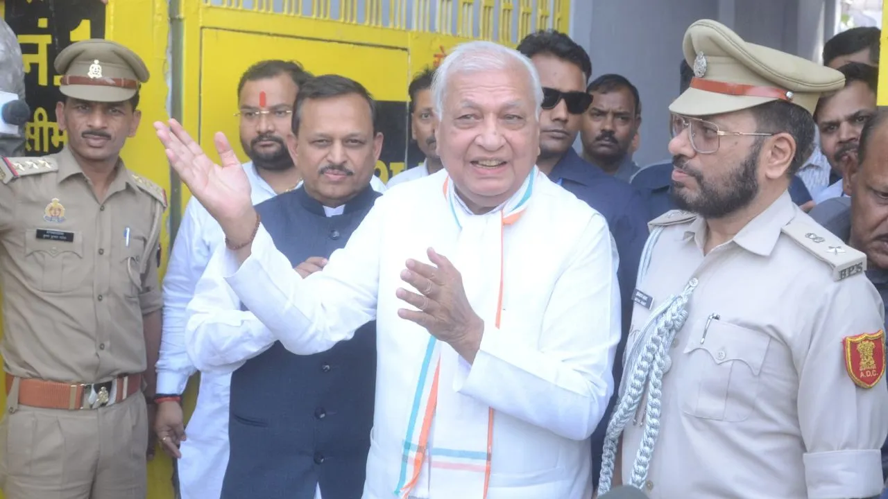 Kanpur: शुभम के परिजनों से मिले बिहार के राज्यपाल आरिफ मोहम्मद खान, पहलगाम कांड को बताया- हिंदू-मुस्लिम के बीच दरार डालने की कोशिश