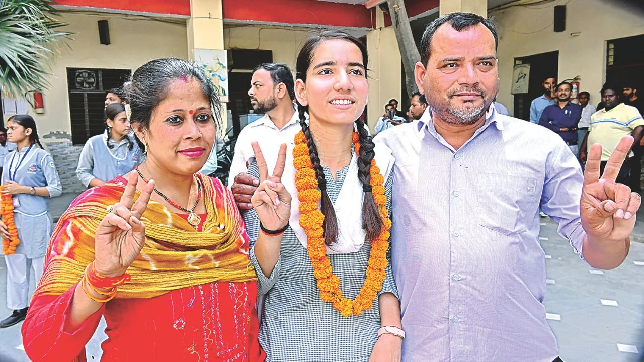 हाईस्कूल की यूपी बोर्ड परीक्षा में श्रद्धा दीक्षित ने कानपुर में पाया दूसरा स्थान: बोलीं- सेना में जाऊंगी, आतंकियों को मारूंगी