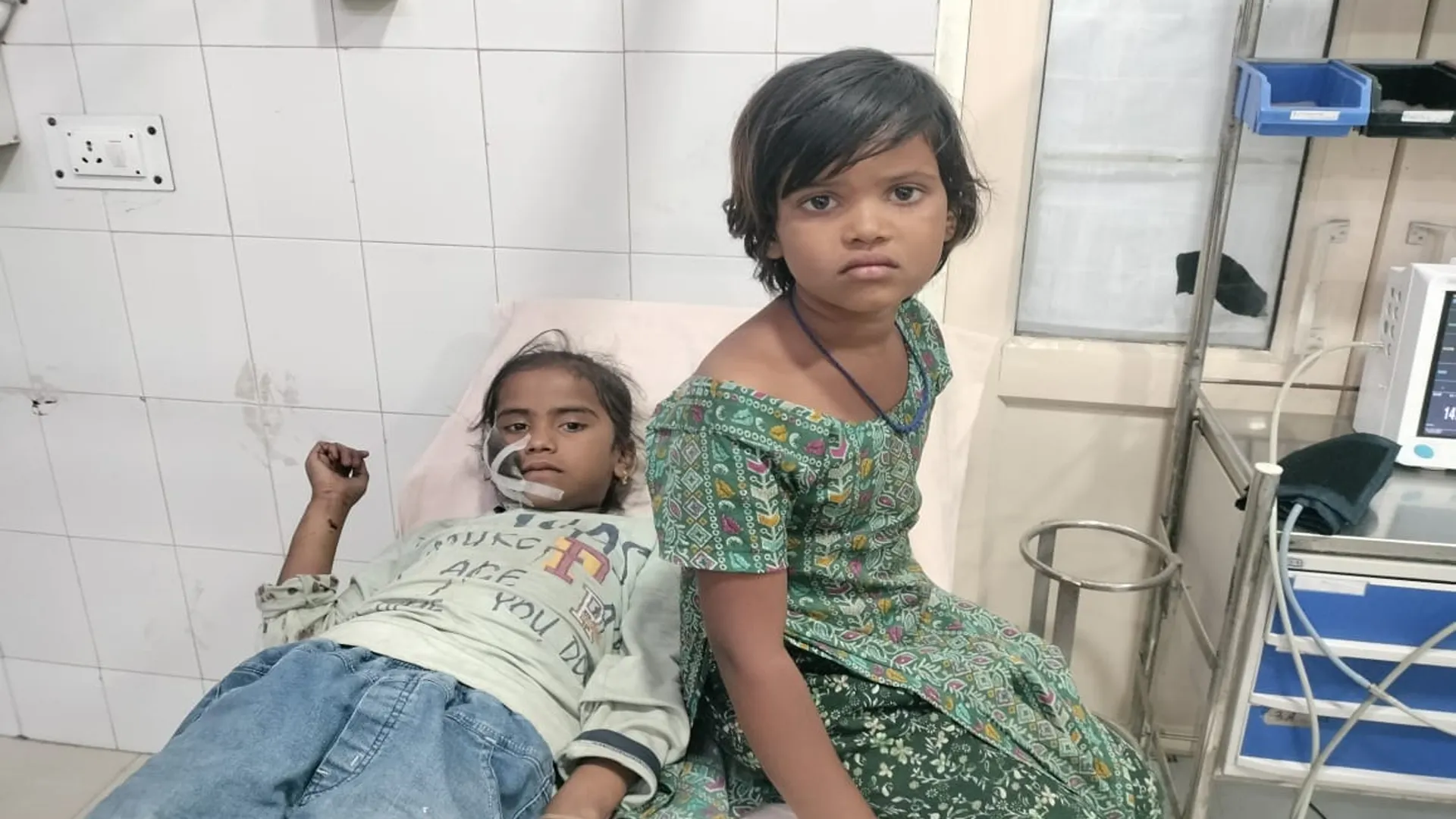 मुरादाबाद: आवारा पशु मचा रहे आतंक...दो किशोरियों को कुत्तों के झुंड ने नोच डाला !