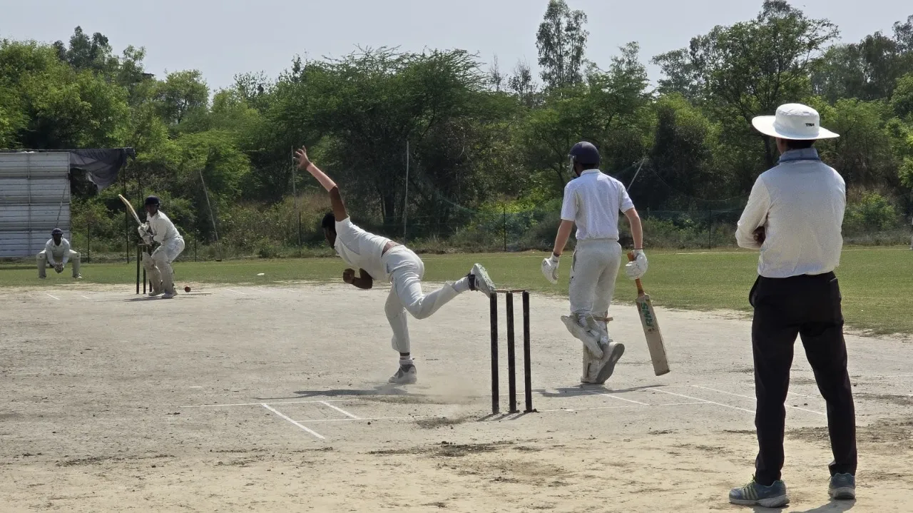 21st Babu Banarasi Das C Division Cricket League: अभिषेक की घातक गेंदबाजी में फंसा आरकेबी, द क्रिएटर्स ने दर्ज की जीत