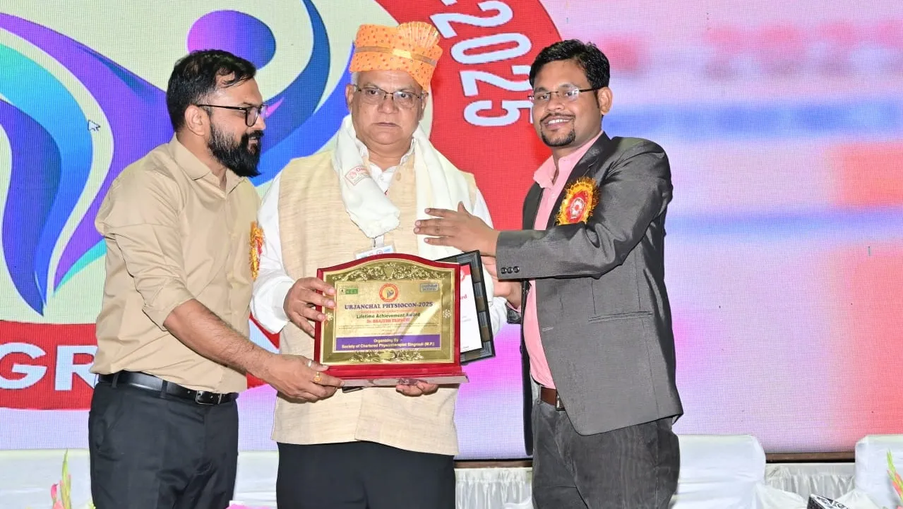 लखनऊ के चिकित्सकों को मध्य प्रदेश में मिला सम्मान, डॉ. ब्रजेश त्रिपाठी लाइफ टाइम अचीवमेंट अवार्ड से सम्मानित 