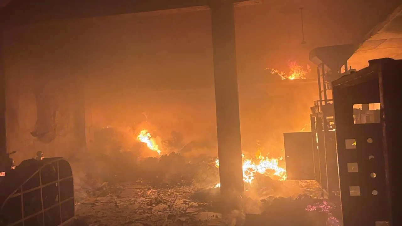 Chitrakoot Fire; खाद्य पदार्थों के गोदाम में आग से करोड़ों का नुकसान, तरह-तरह की हो रही चर्चाएं